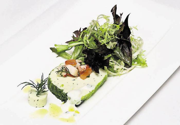 Feine Vorspeise: Steinbutt-Terrine mit Hummerragout